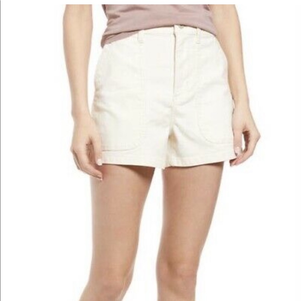 Beige Madewell high waisted shorts 🤍
